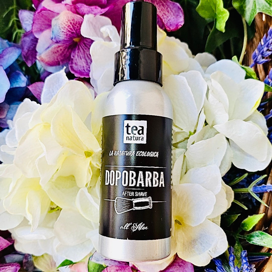 Il Dopobarba all’Aloe Tea, ricco di principi attivi da piante ed olii essenziali, usato dopo la rasatura ha azione lenitiva e sfiammante.