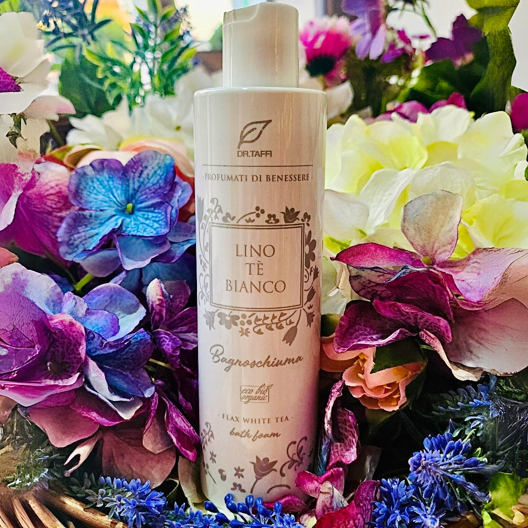 Bagno cremoso e delicato sulla pelle che ti donerá freschezza, idratazione ed uno straordinario benessere grazie all'unione delle note delicate del lino con l'essenza frizzante del té bianco.
