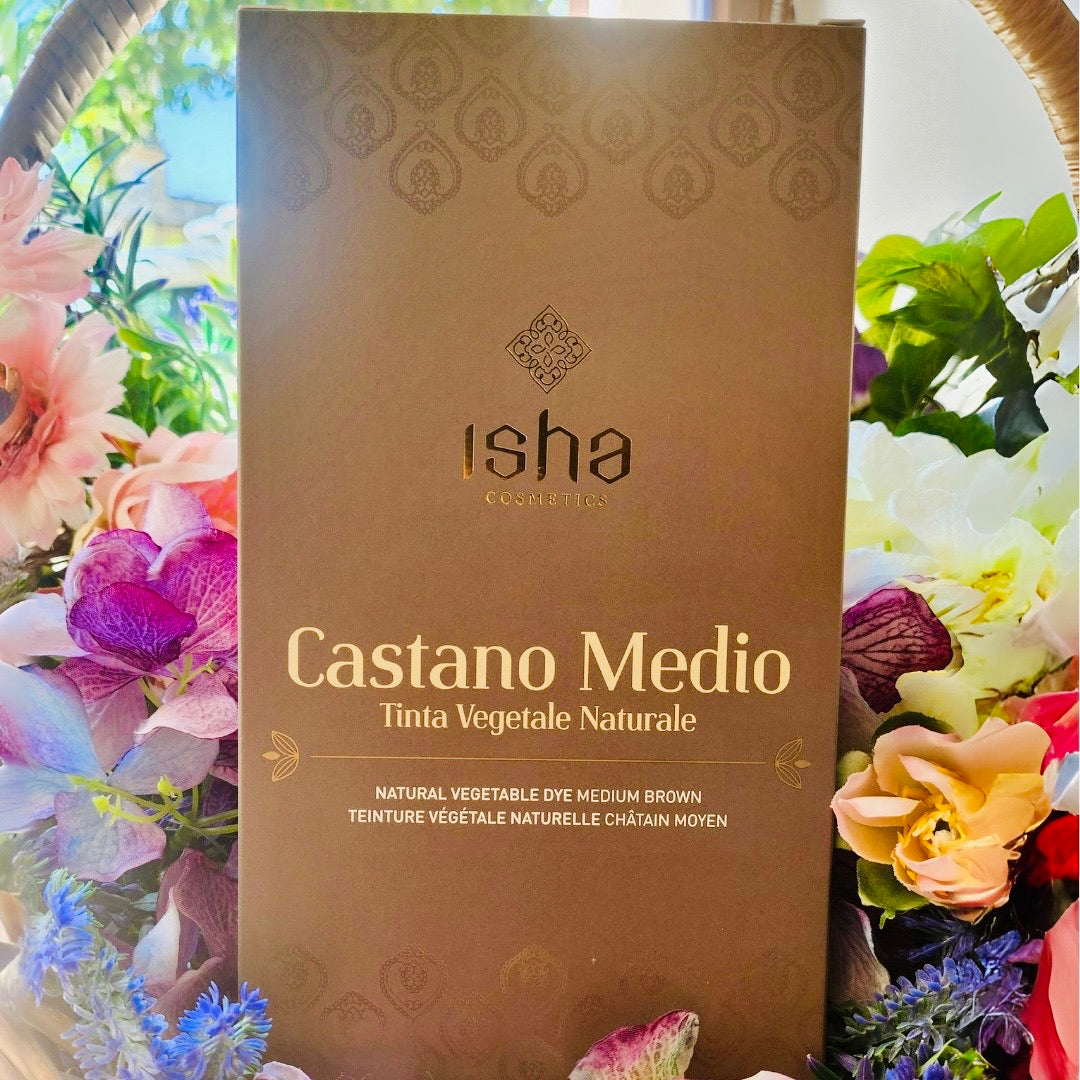 tinta naturale castano medio vegetale, realizzata con una miscela di piante selezionate di altissima qualità per un colore pieno e vibrante. La tinta castano medio Isha ha un’ottima coprenza capelli bianchi e colorati.
