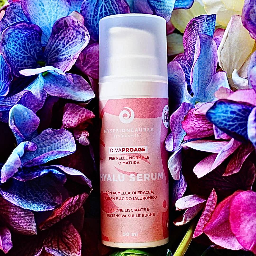 Prima mi chiamavo solo Maria Antonietta. Sono lo: HYALU SERUM DIVA PRO AGE, siero viso con acmella oleracea, argan e acido ialuronico ad azione lisciante e distensiva sulle rughe. Indicato per pelle normale o matura.