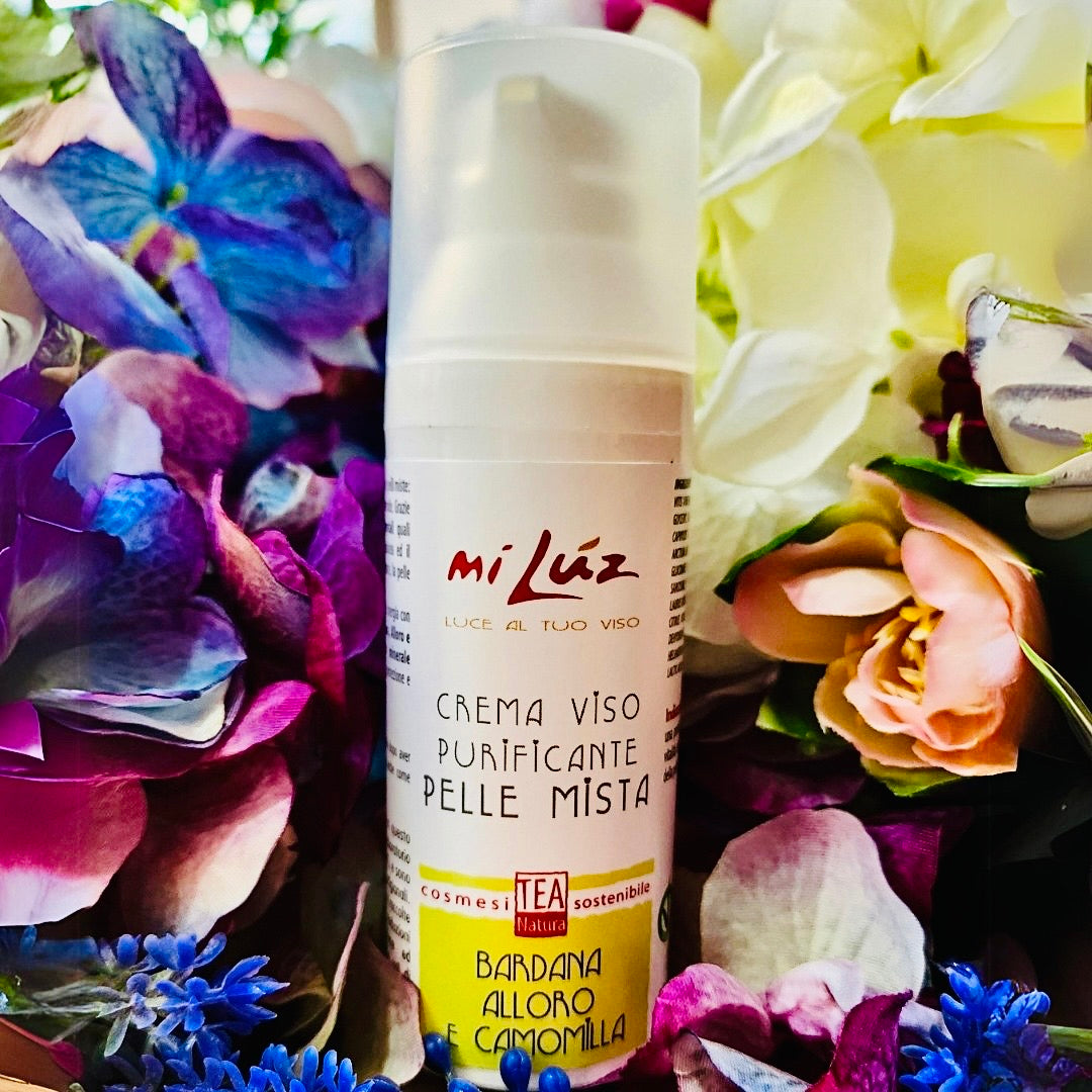 Emulsione dermo-astringente. Agisce con una profonda azione puricante che dona freschezza e vitalità alla pelle. Ideale per il trattamento equilibrante della pelle grassa e mista.