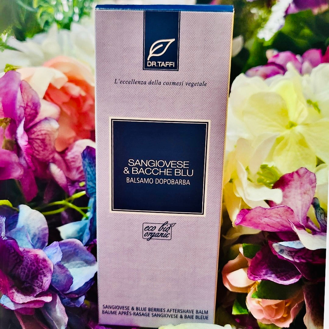 Dopobarba lenitivo ed anti age. Dona, con estratti BIO di vite, mirtillo e cappero, l'essenza di una goccia di Sangiovese intenta ad esaltare un tripudio di bacche blu.